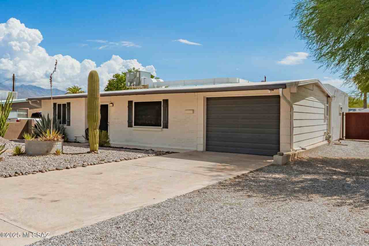 2754 N Cherry Ave - Photo 6 of 40