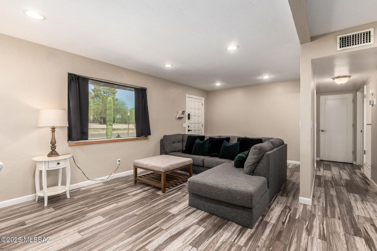 2754 N Cherry Ave - Photo 7 of 40