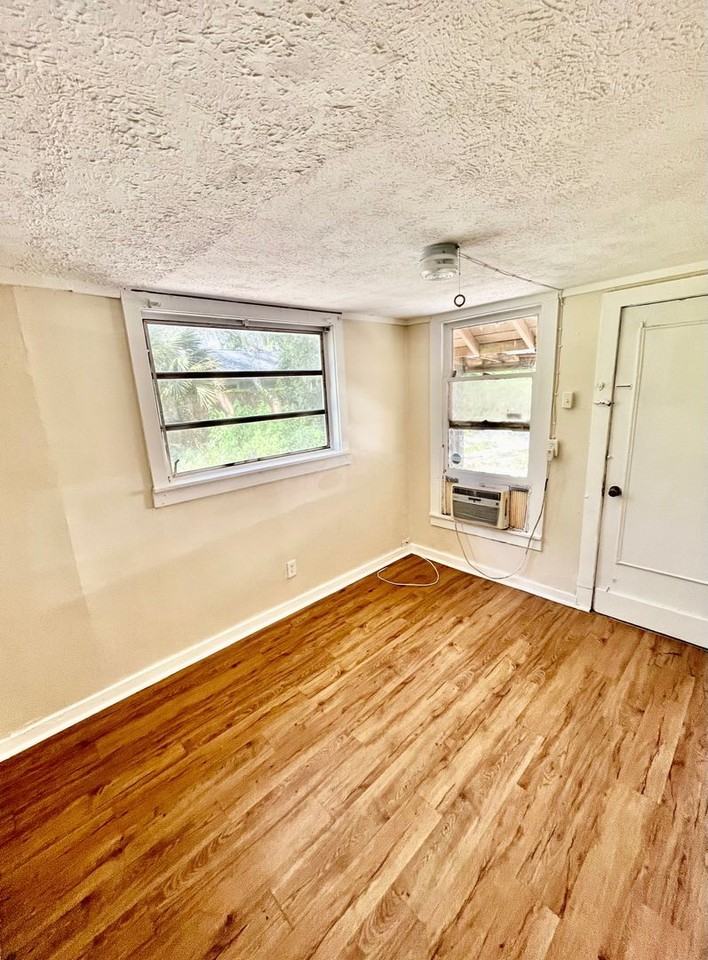 5168 Crooked Ln - Photo 4 of 6