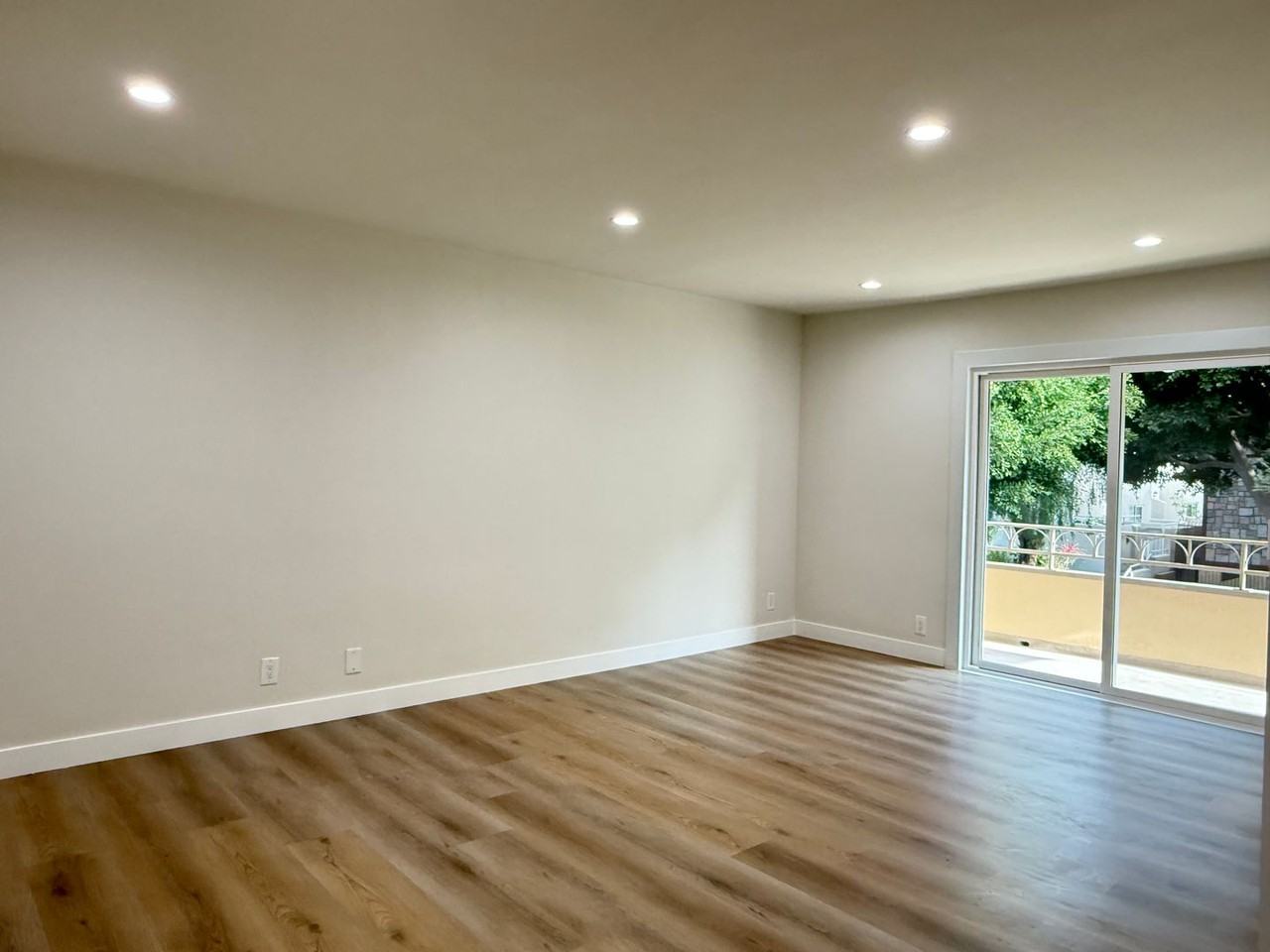 1835 CAMDEN AVE. LP - Photo 3 of 33