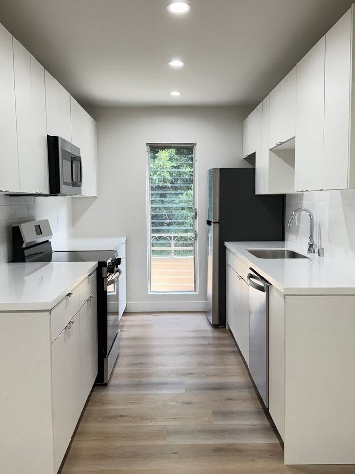 1835 CAMDEN AVE. LP - Photo 5 of 33