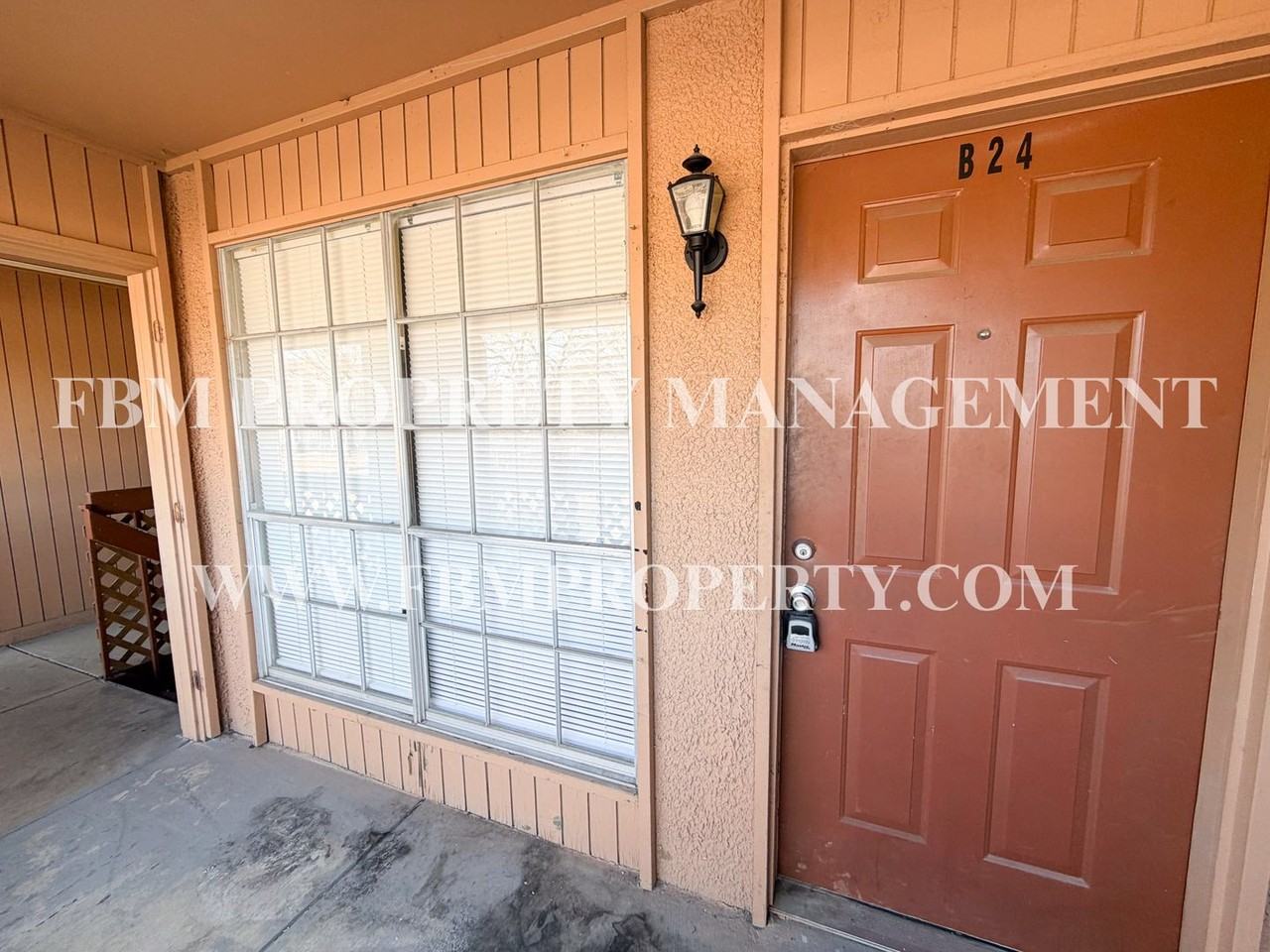 800 N Clay St #B - Photo 2 of 11