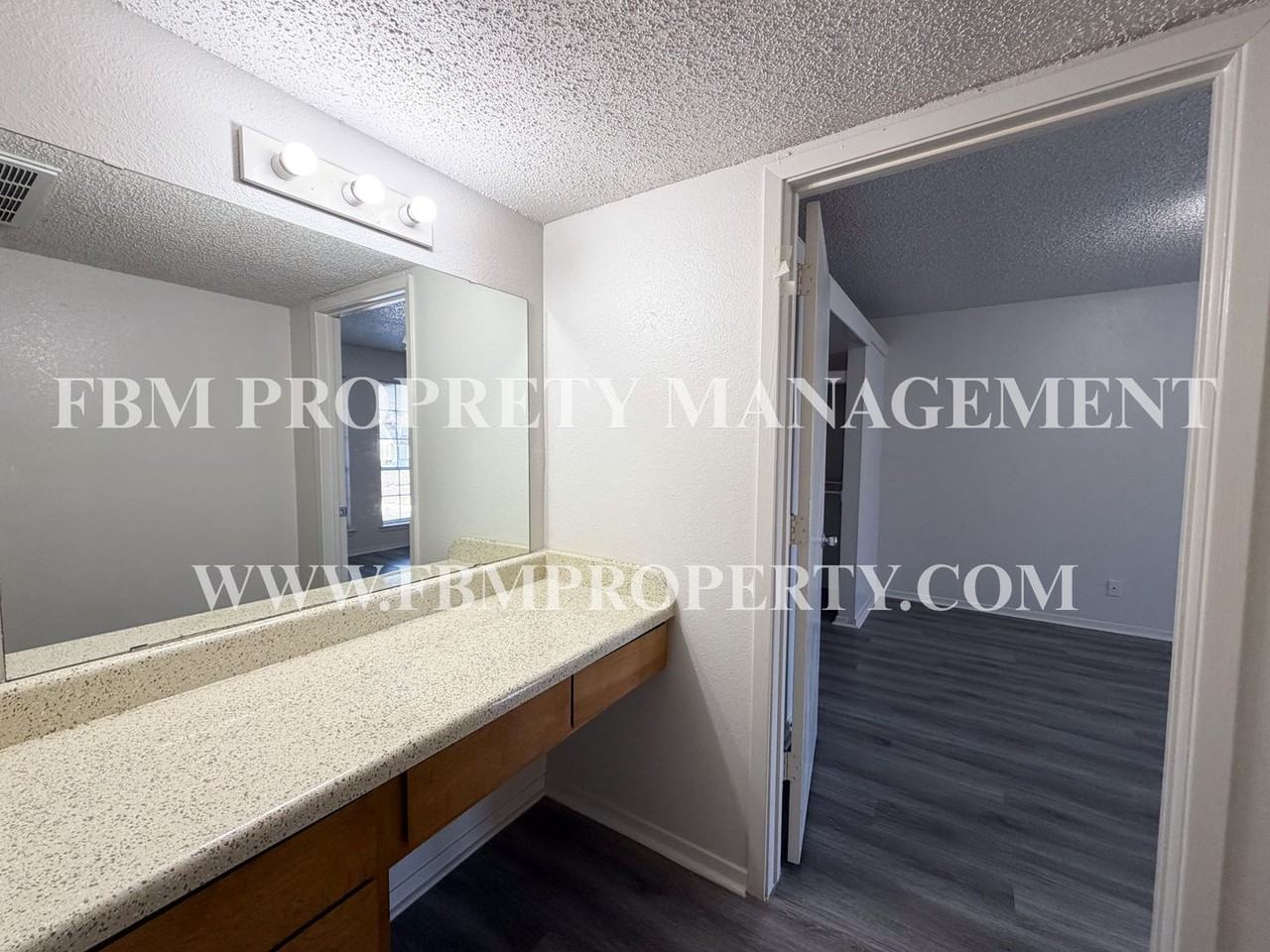 800 N Clay St #B - Photo 7 of 11