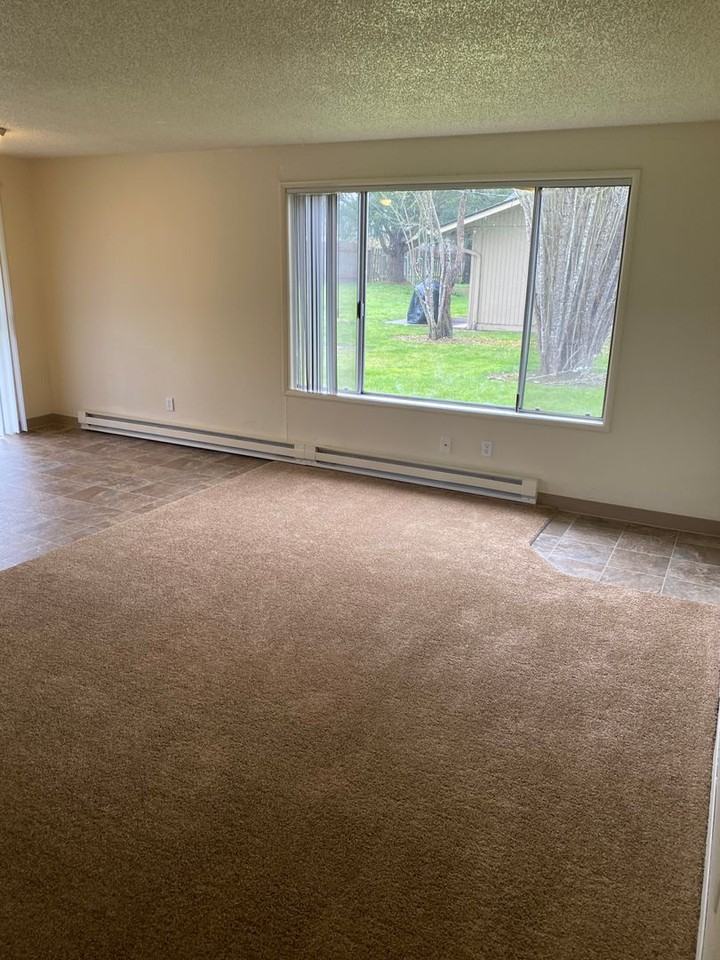 497 Nw Walnut Blvd - Photo 2 of 11