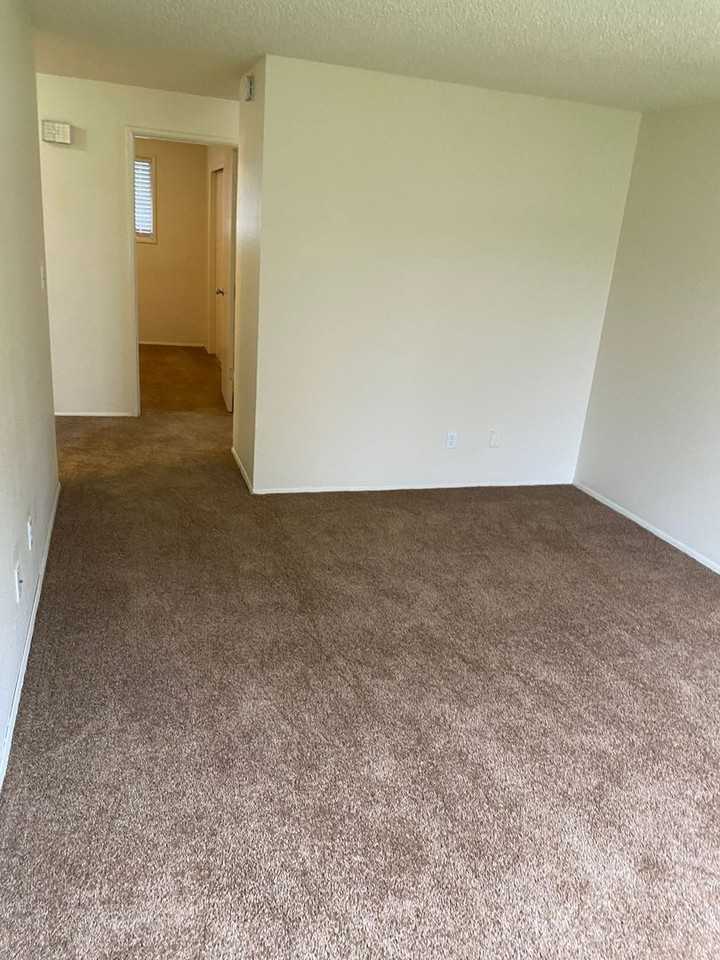 497 Nw Walnut Blvd - Photo 3 of 11