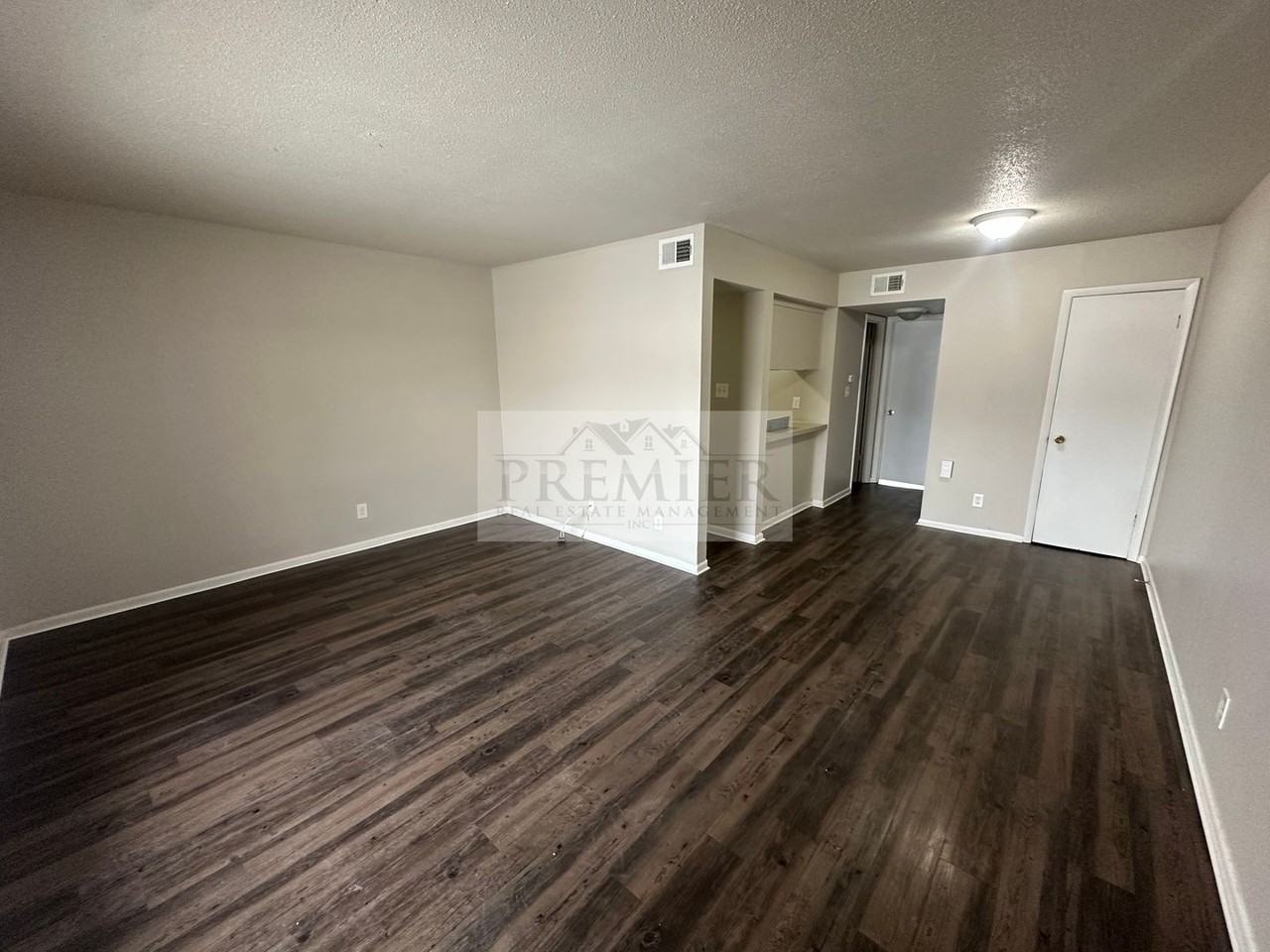 6017 Barton Dr - Photo 4 of 12