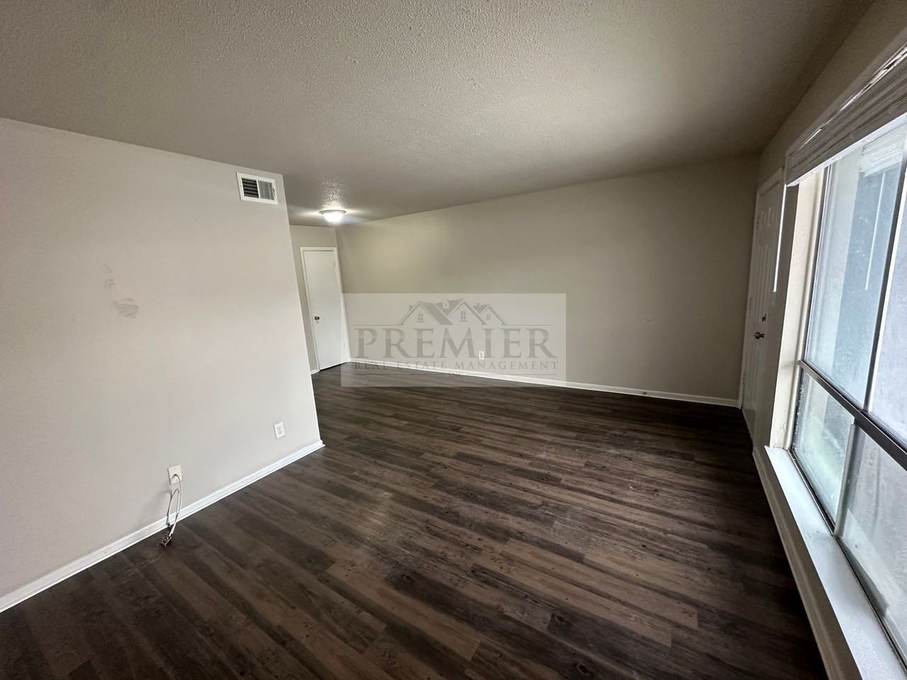 6017 Barton Dr - Photo 5 of 12