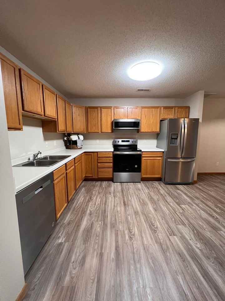 337 Williamsburg Pl Apt B - Photo 3 of 11