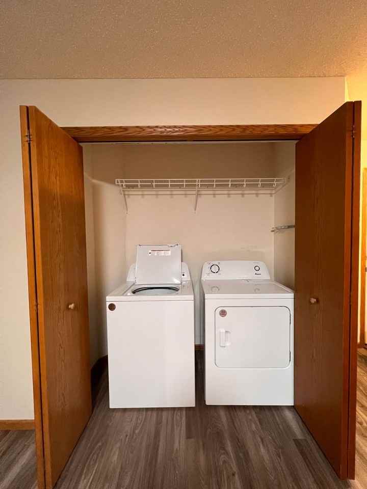 337 Williamsburg Pl Apt B - Photo 4 of 11