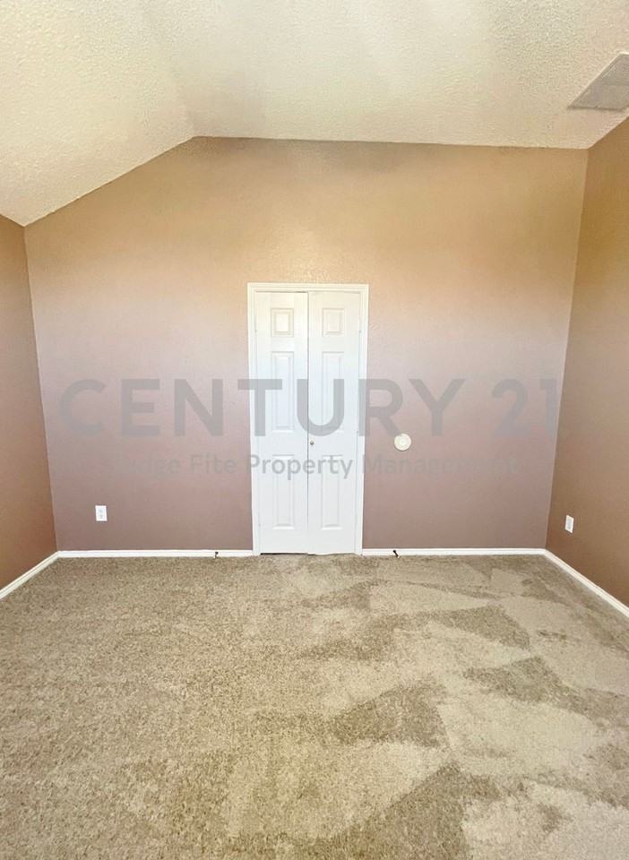 801 Parker Dr - Photo 2 of 13