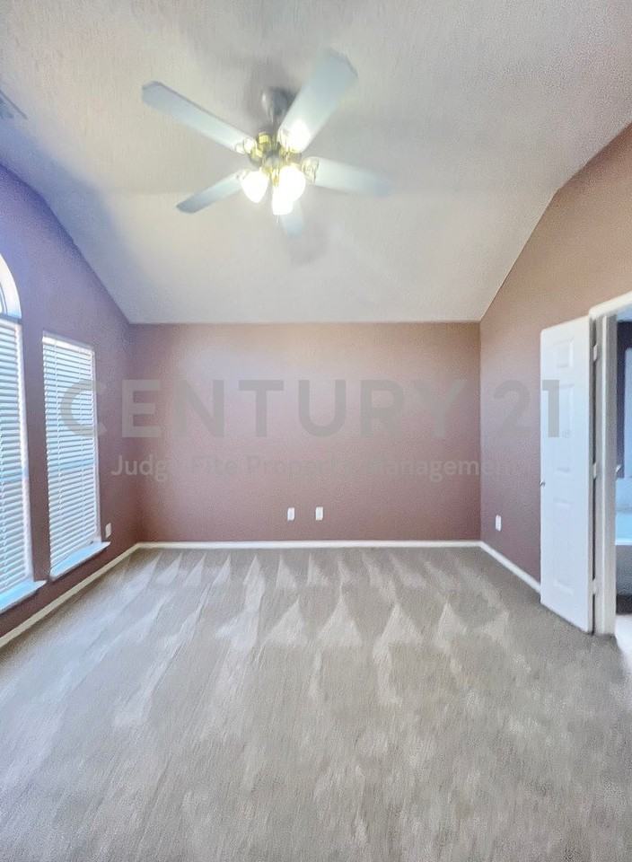 801 Parker Dr - Photo 3 of 13