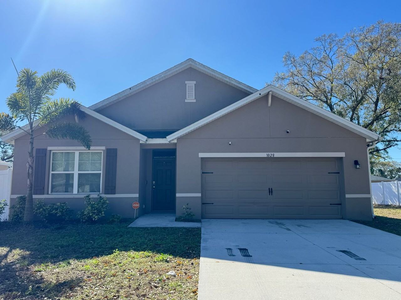 1028 Salina St Se - Photo 2 of 44