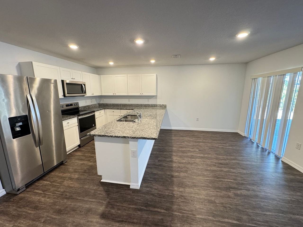 392 W Aster Ct - Photo 7 of 43