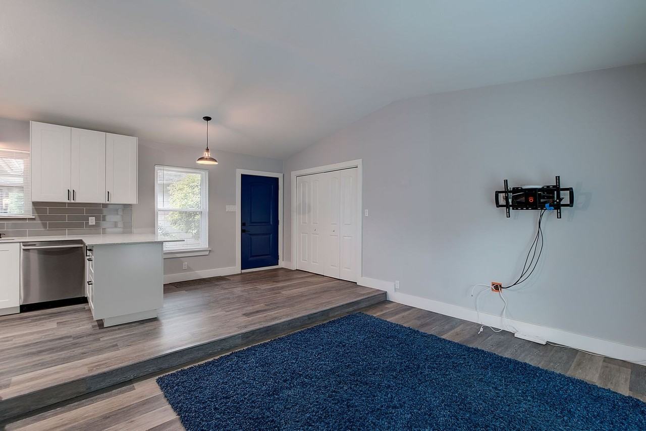 2305 Ventura Dr #B - Photo 7 of 20