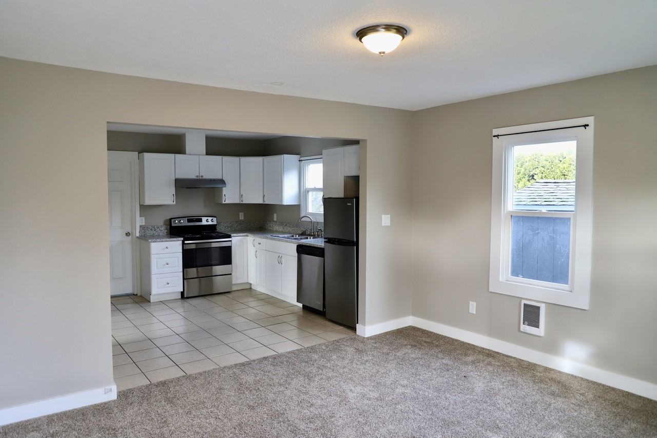 1925 Broadway St Ne - Photo 7 of 37