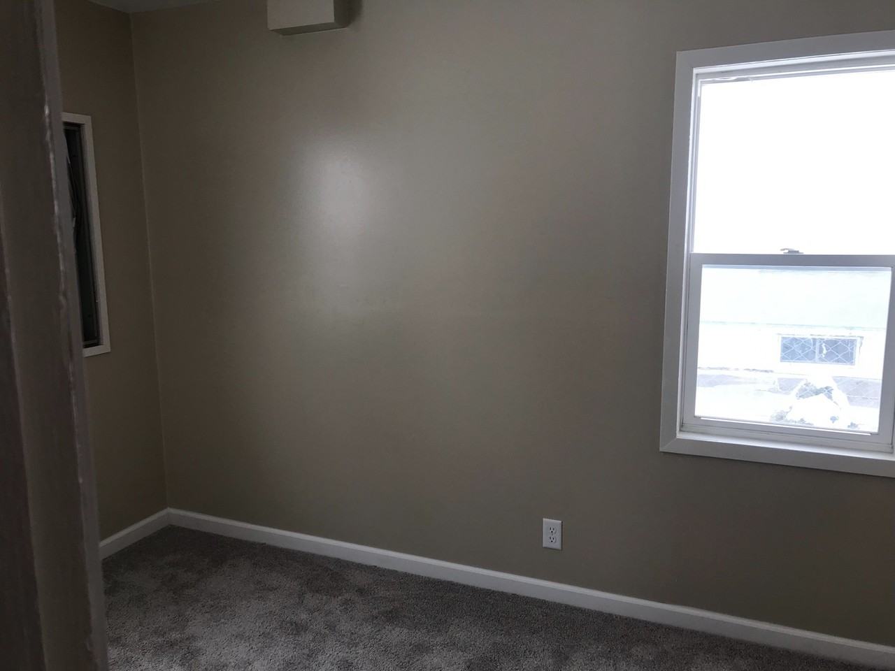 317 E 13th St - Photo 5 of 9