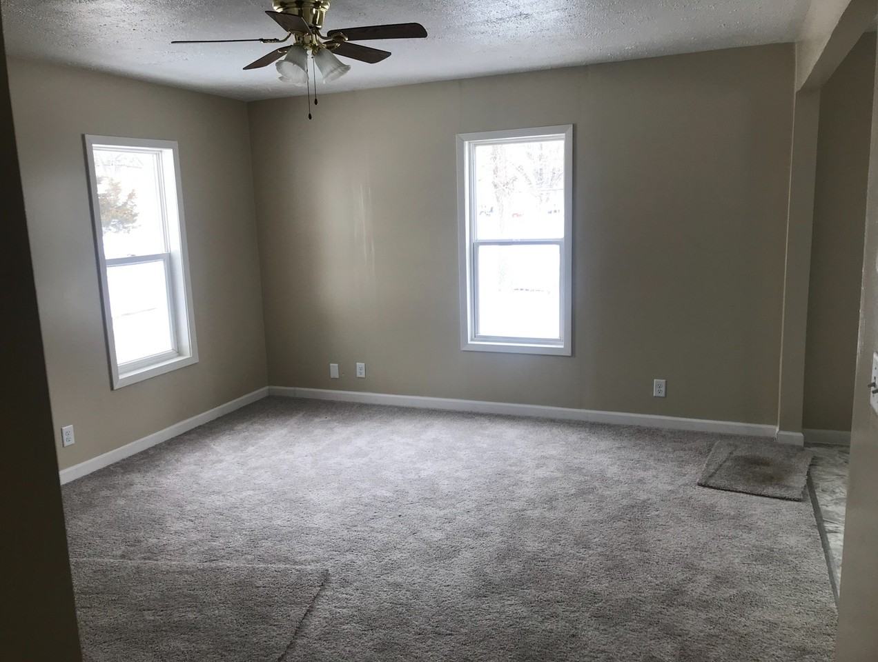 317 E 13th St - Photo 7 of 9