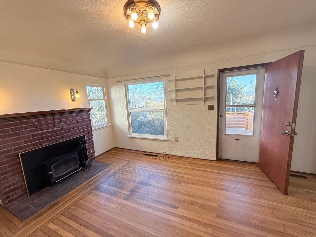 6727 35th Ave Sw - Photo 2 of 26