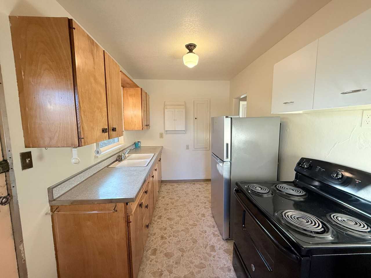 6727 35th Ave Sw - Photo 3 of 26