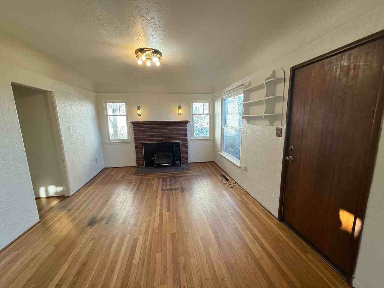 6727 35th Ave Sw - Photo 4 of 26