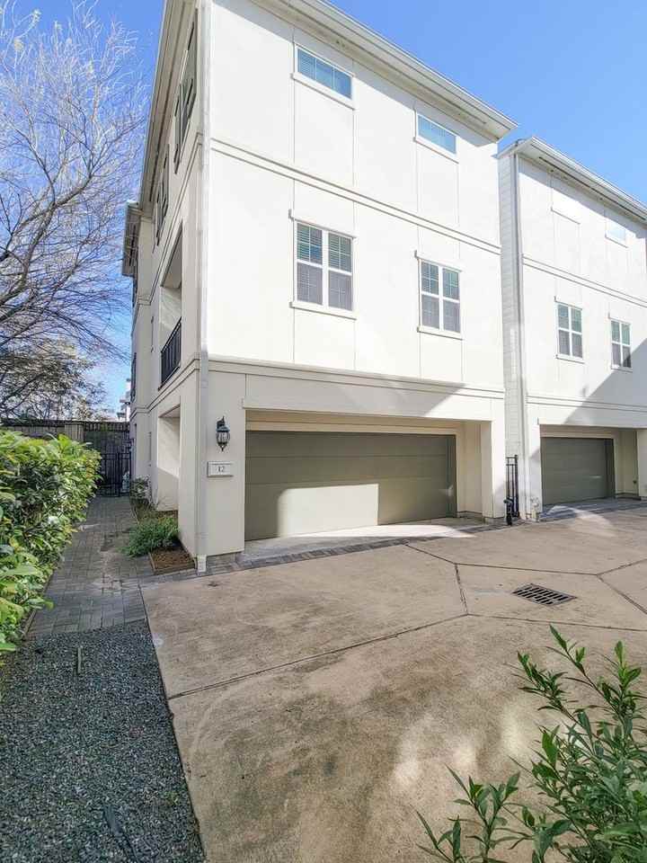 12 Hermann Park Ct - Photo 3 of 44