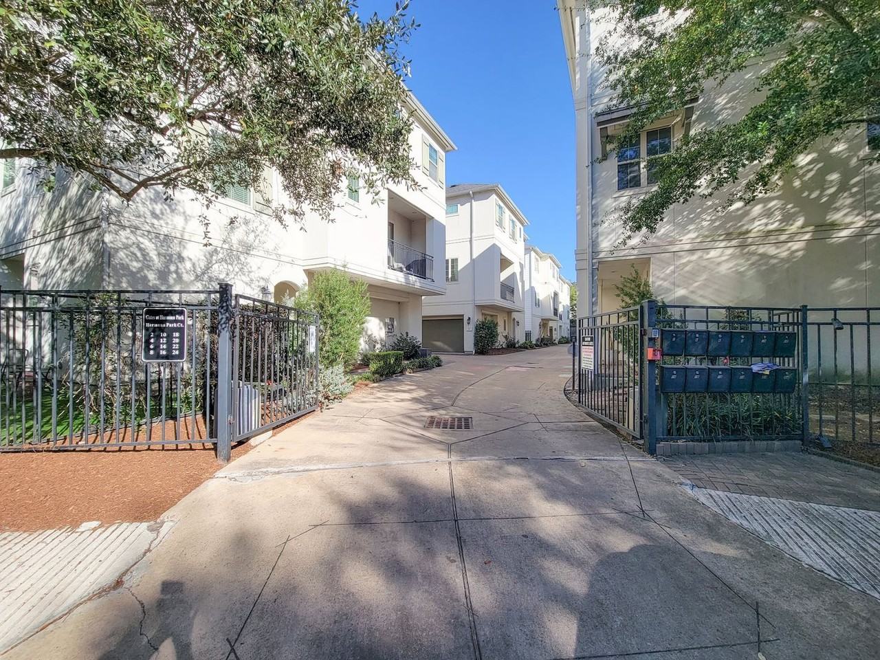 12 Hermann Park Ct - Photo 4 of 44