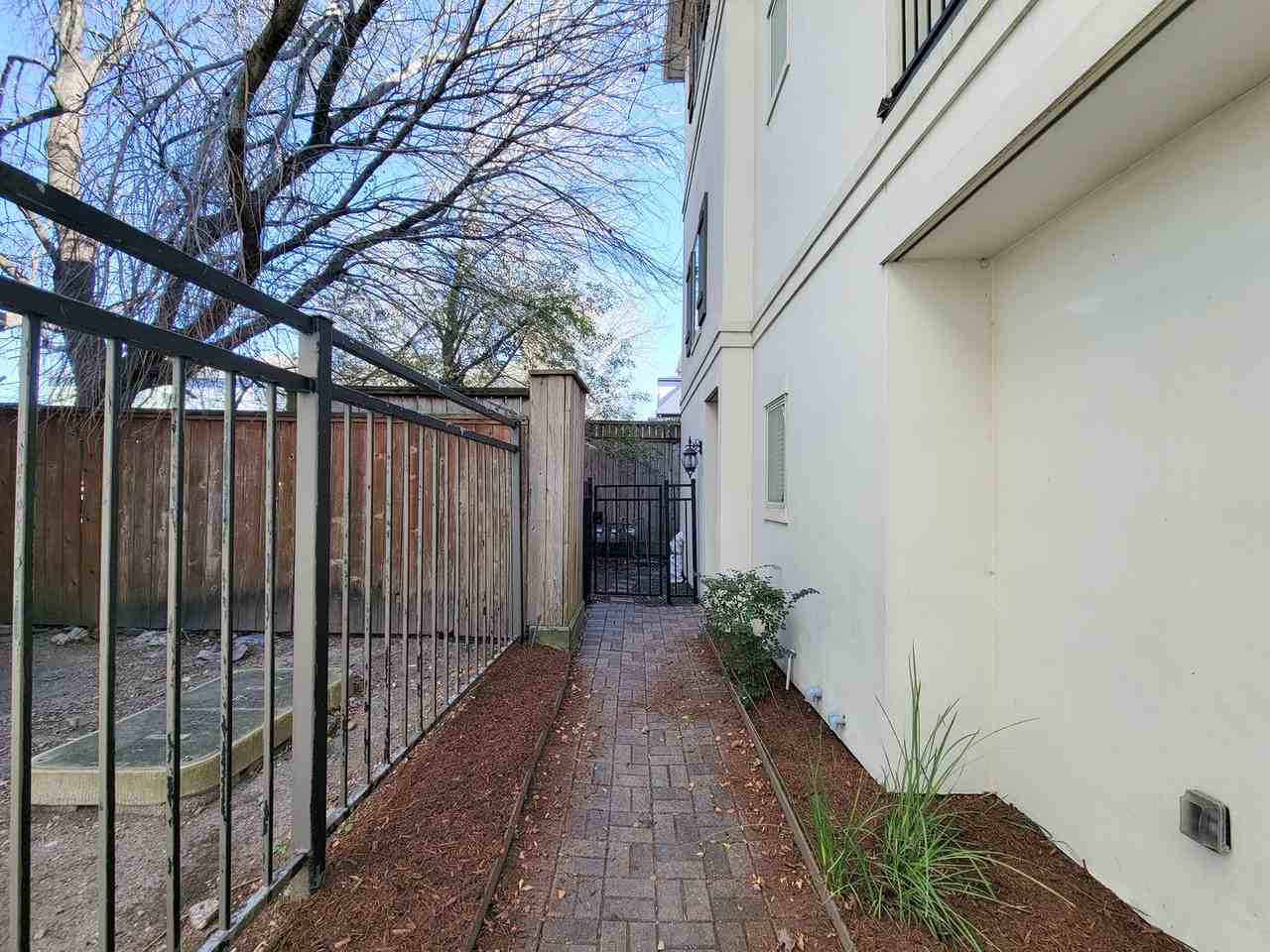 12 Hermann Park Ct - Photo 5 of 44