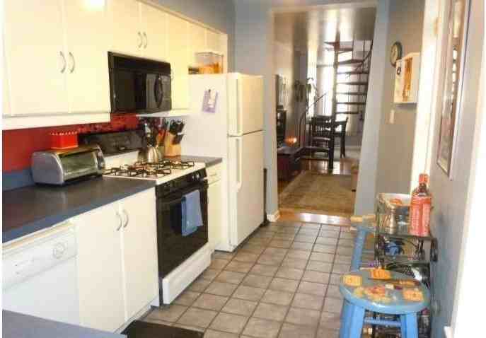 1307 Marshall St - Photo 7 of 19