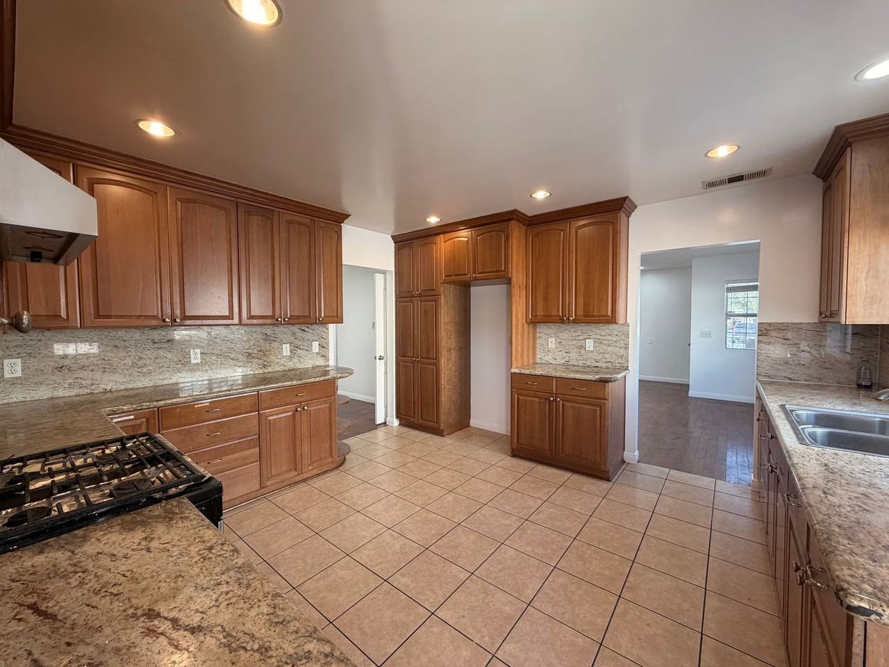 2116 Hendricks Ave - Photo 5 of 45