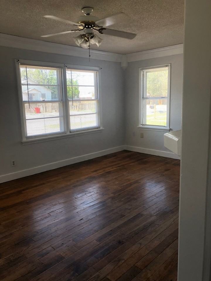 823 Parker St - Photo 3 of 17