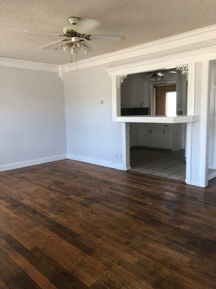 823 Parker St - Photo 4 of 17