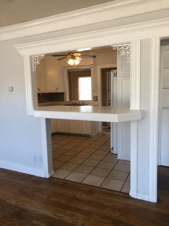 823 Parker St - Photo 6 of 17