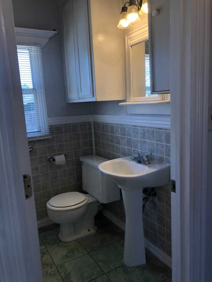 823 Parker St - Photo 7 of 17