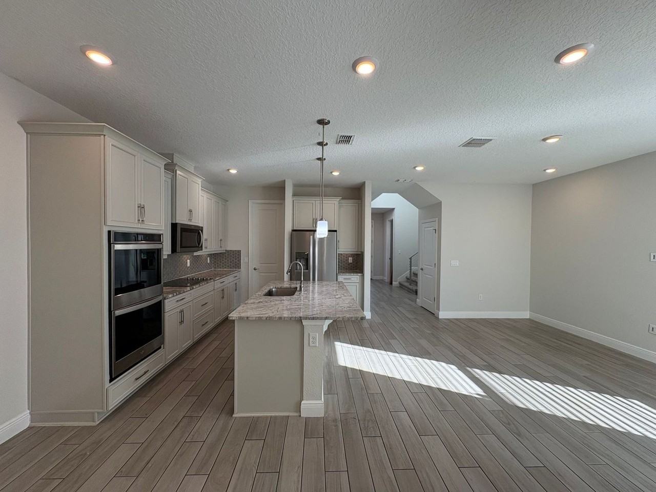 7133 Carrickbend Ln - Photo 3 of 26