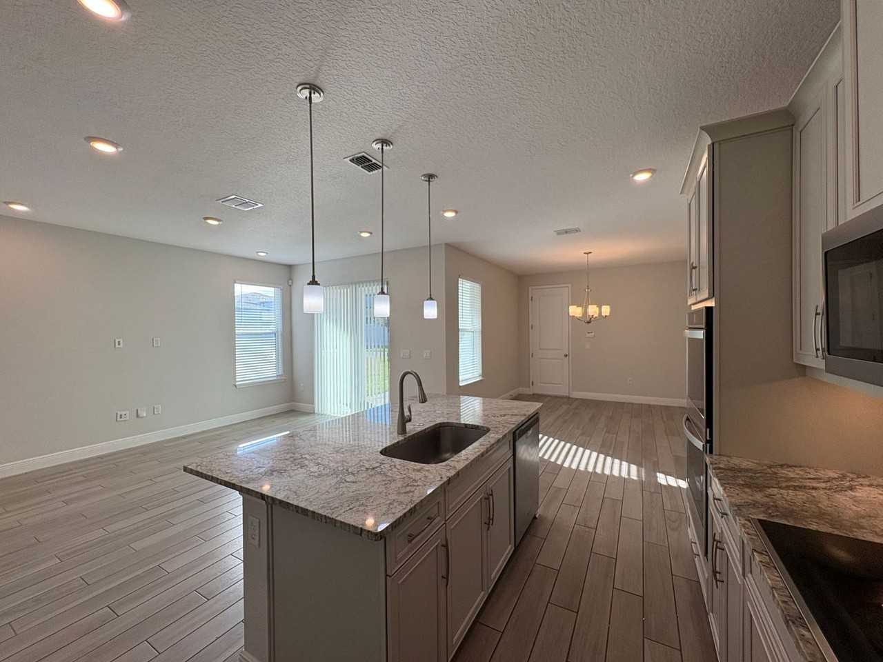 7133 Carrickbend Ln - Photo 5 of 26