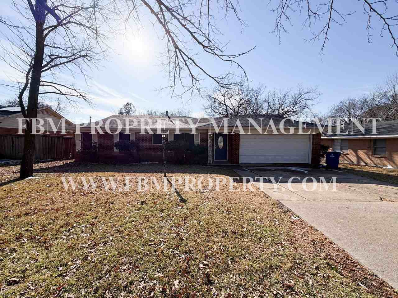 1403 Nichols St - Photo 2 of 4