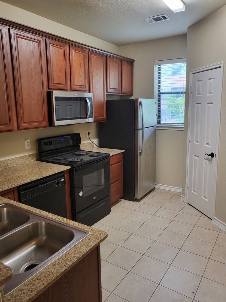 122 Nemo Ct - Photo 3 of 17