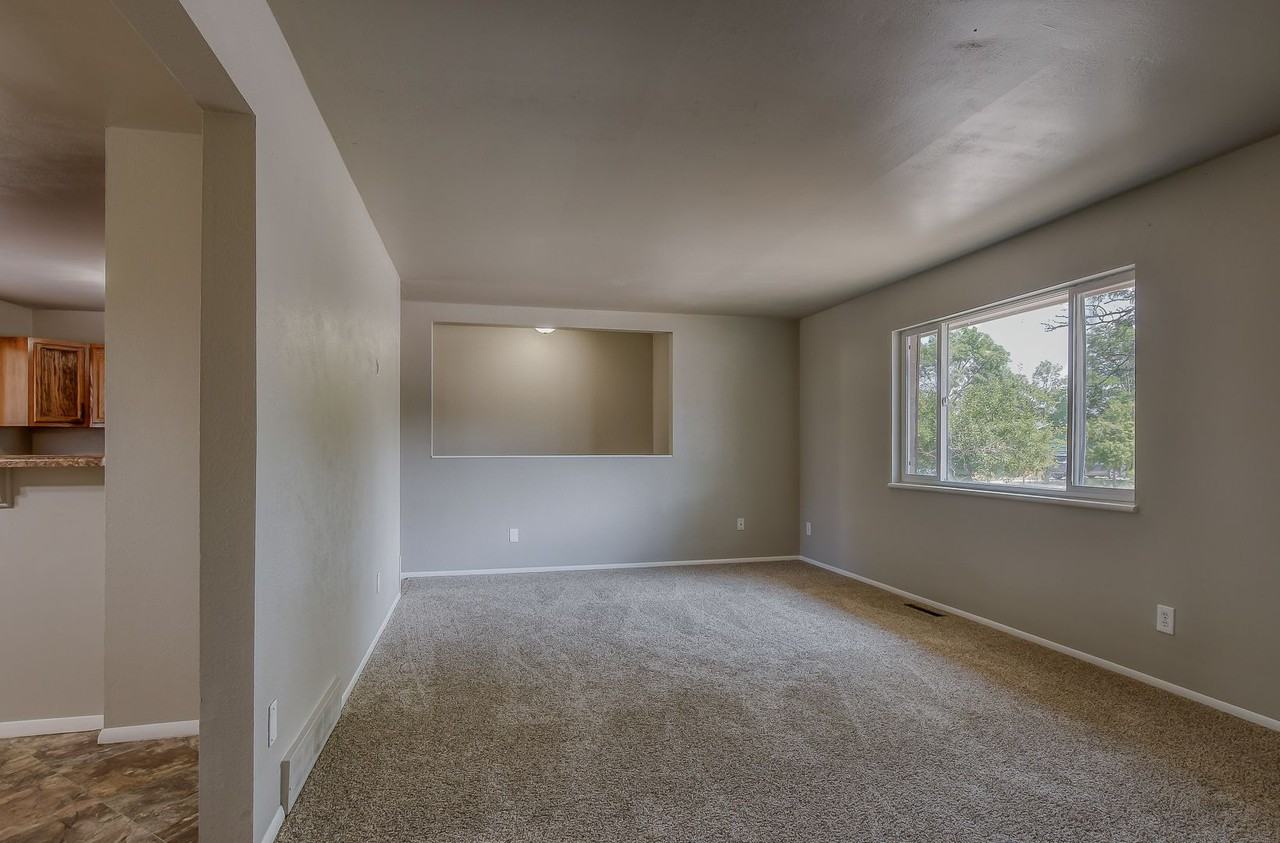 1614 Dixon Dr - Photo 6 of 41