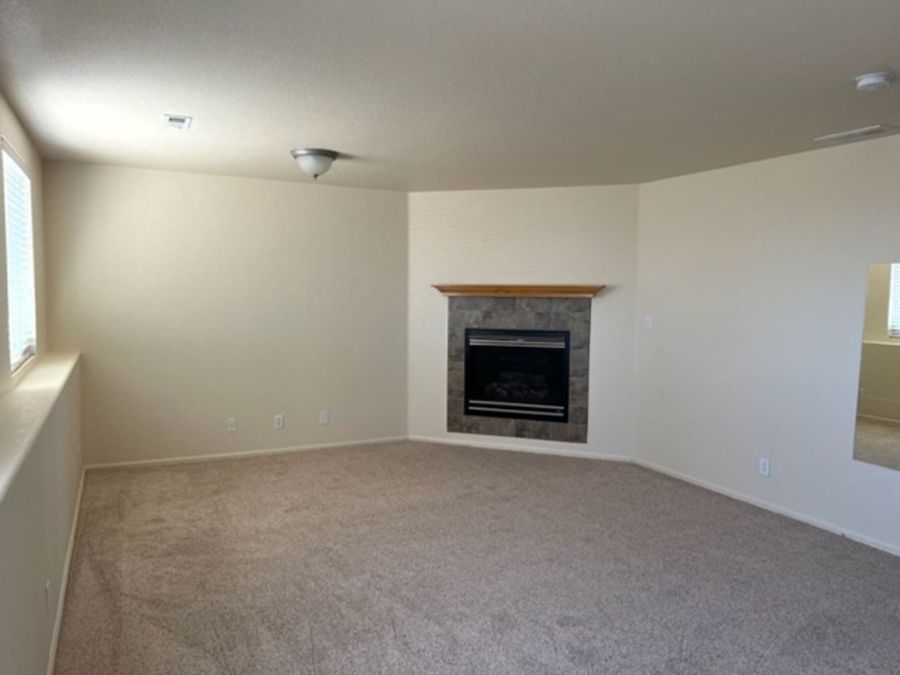 887 E Sandusky Dr - Photo 4 of 10