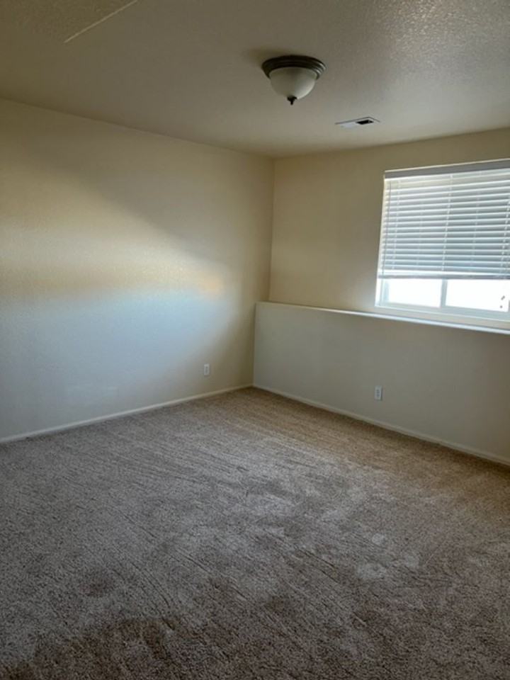 887 E Sandusky Dr - Photo 5 of 10