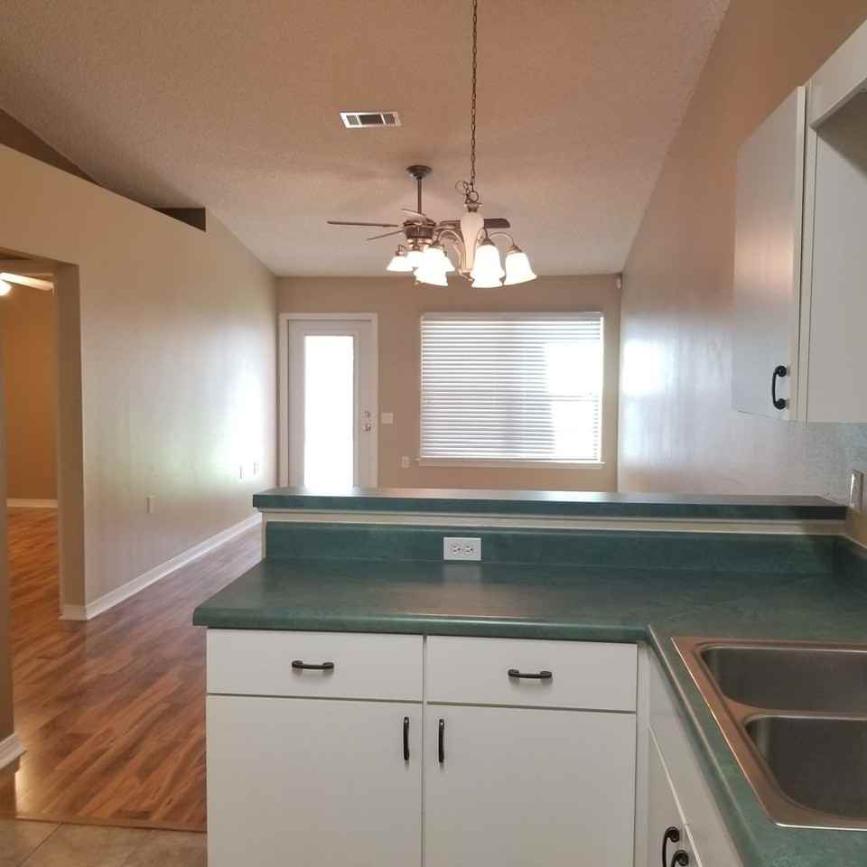 319 Loveland Cir - Photo 3 of 9