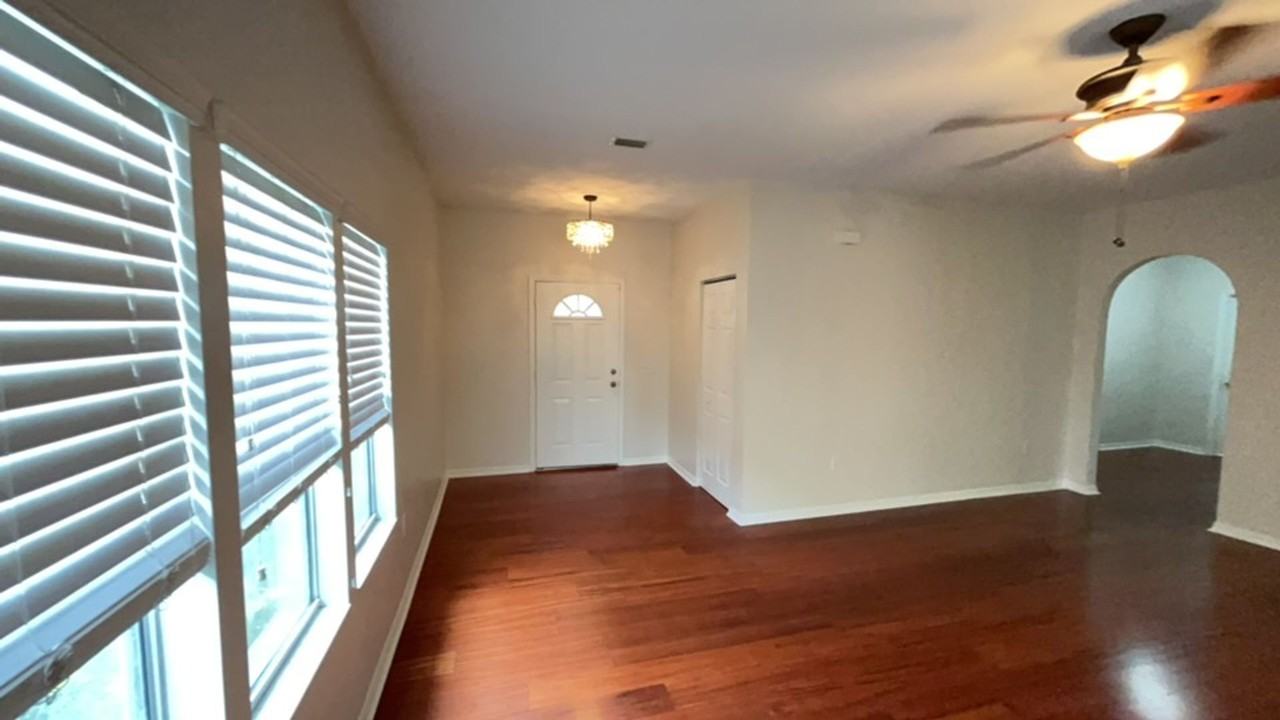 2081 Nw 101st St - Photo 2 of 19