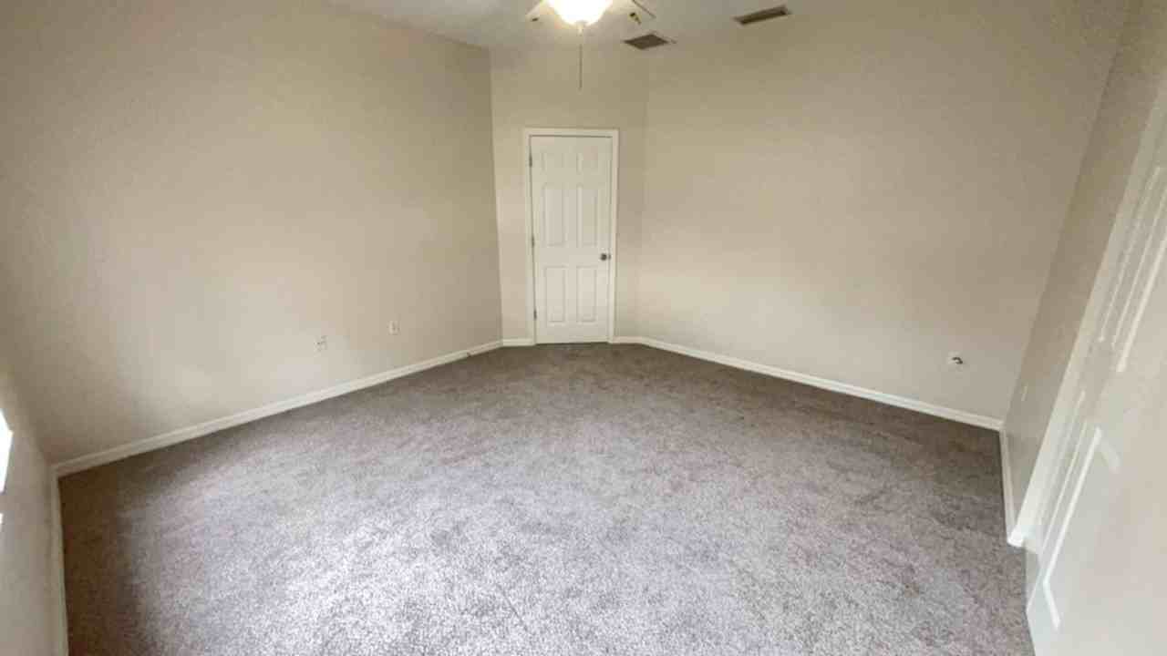 2081 Nw 101st St - Photo 6 of 19