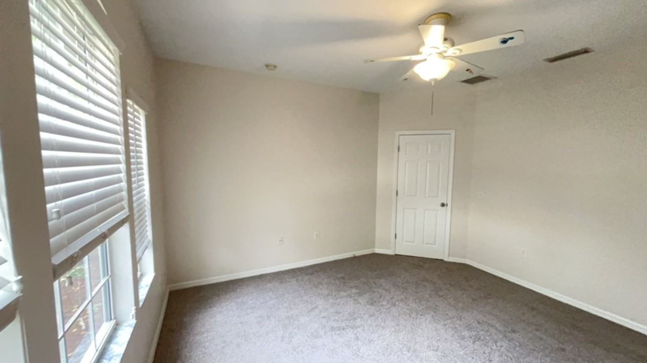 2081 Nw 101st St - Photo 7 of 19