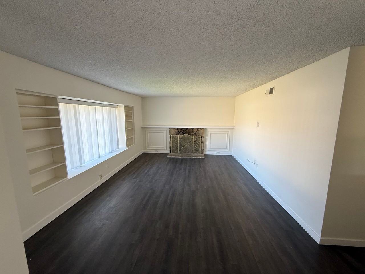 10047 Three Oaks Way - Photo 3 of 18