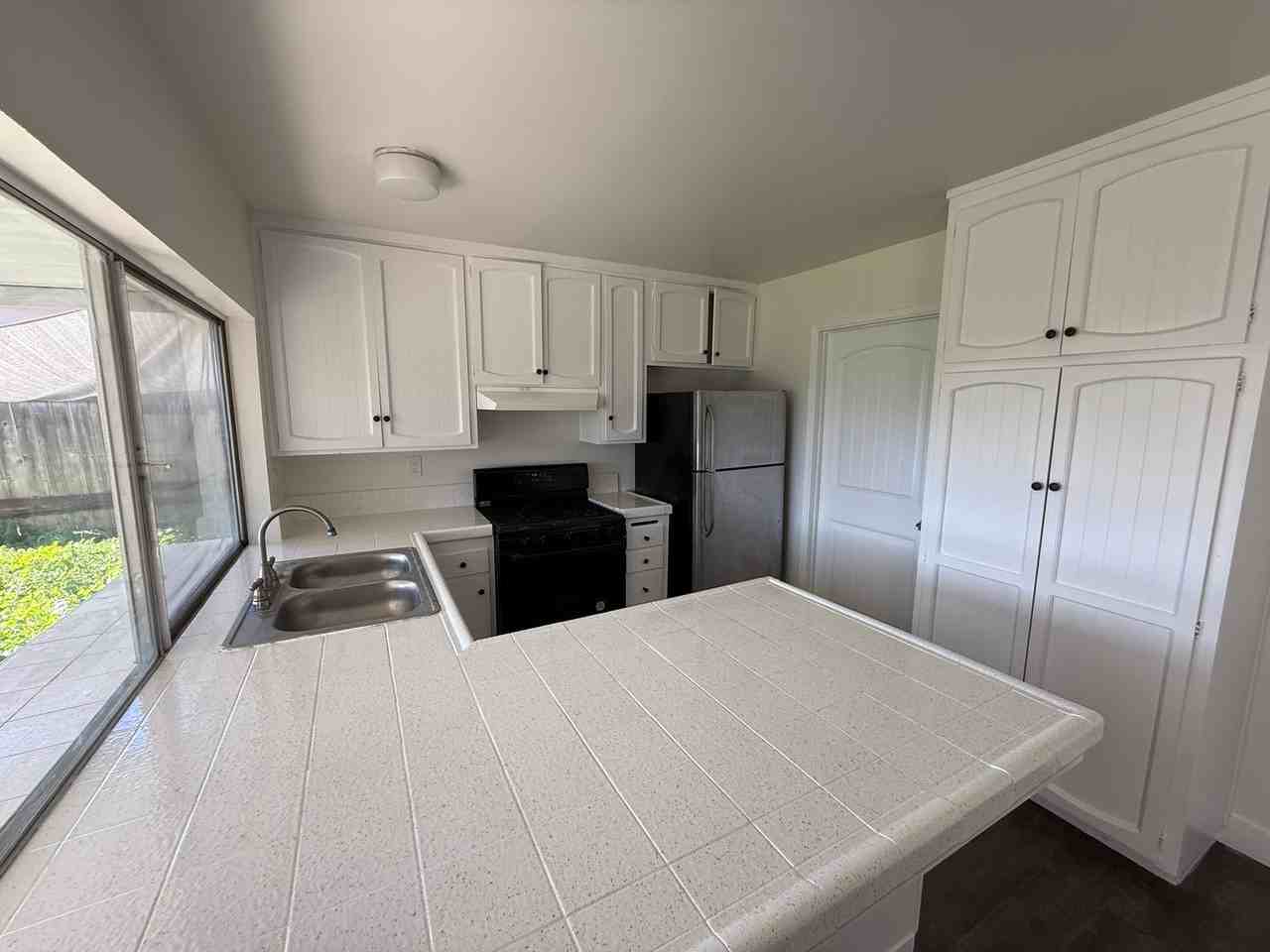 10047 Three Oaks Way - Photo 6 of 18