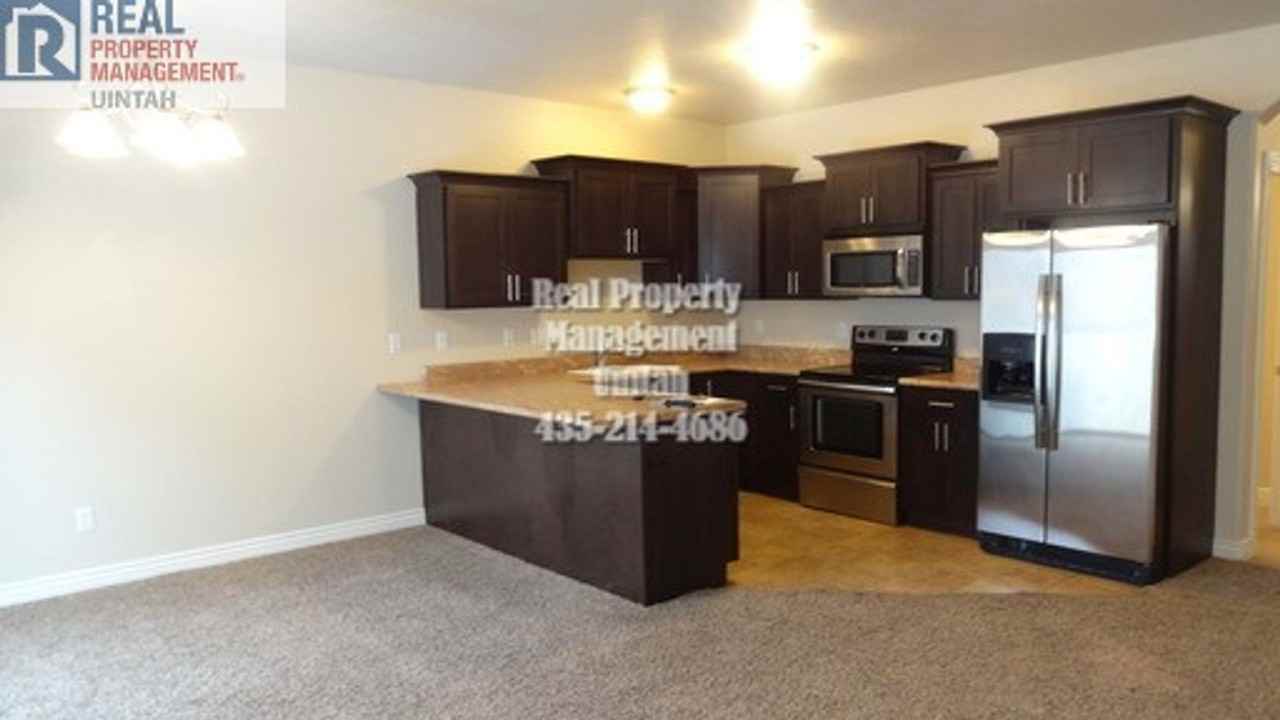 449 E Red Fox Ln - Photo 3 of 23