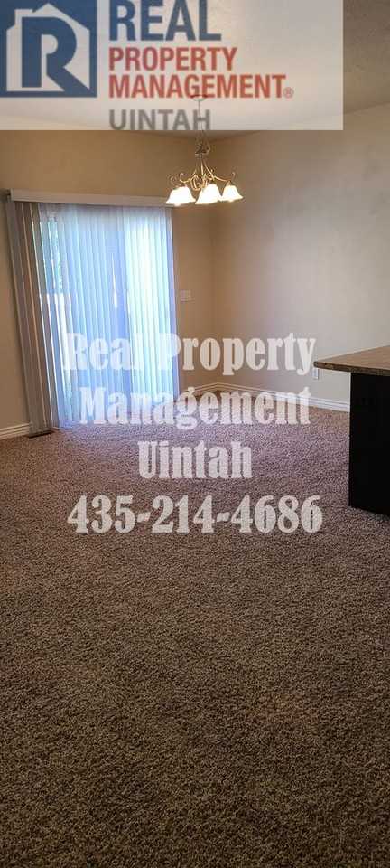 449 E Red Fox Ln - Photo 4 of 23