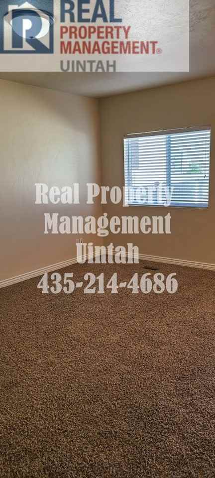 449 E Red Fox Ln - Photo 6 of 23