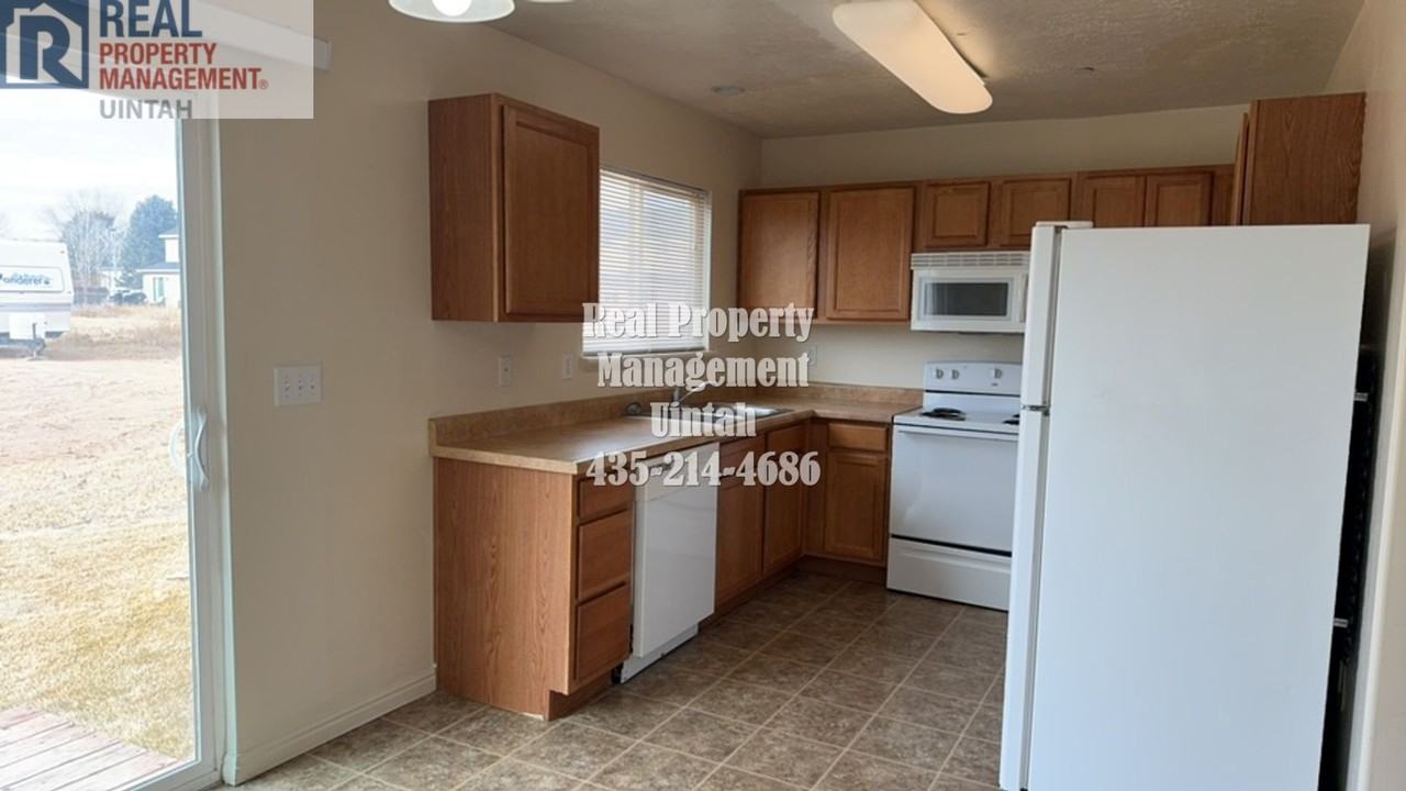 1414 S 675 E - Photo 2 of 10